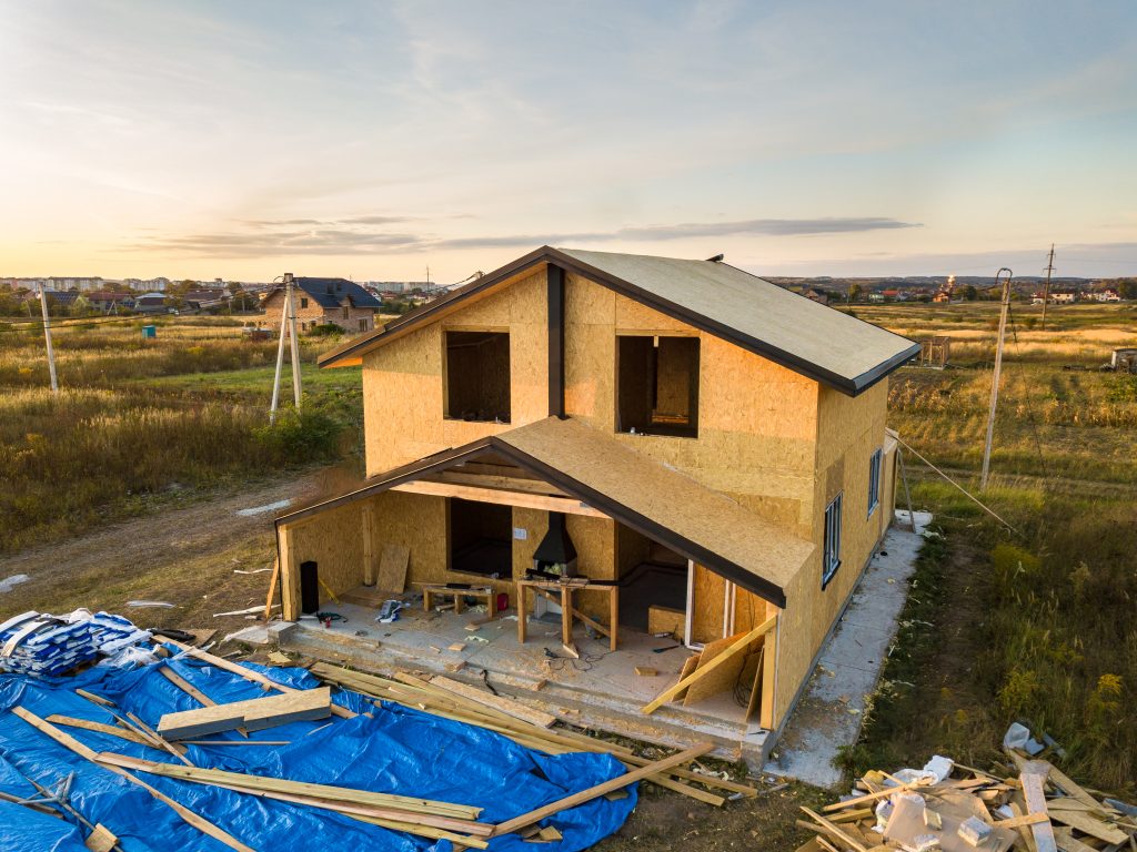 Casa residencial con instalación de siding de calidad por 3 FDS.