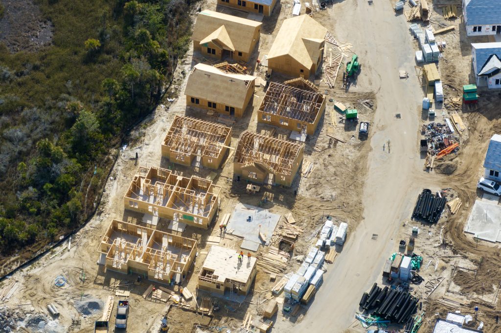 Vista aérea de sitio de nueva construcción residencial en Washington.